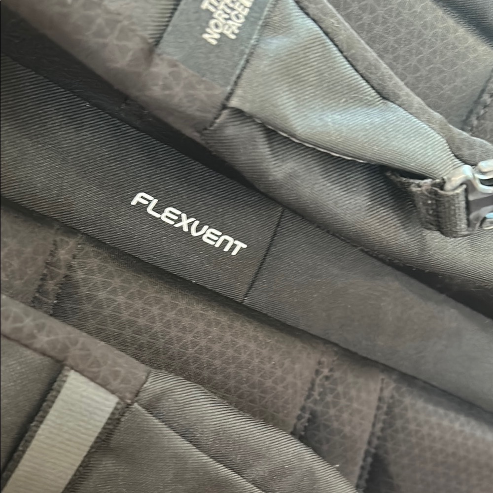The North Face Vault Black Backpack - Picture 9 of 10